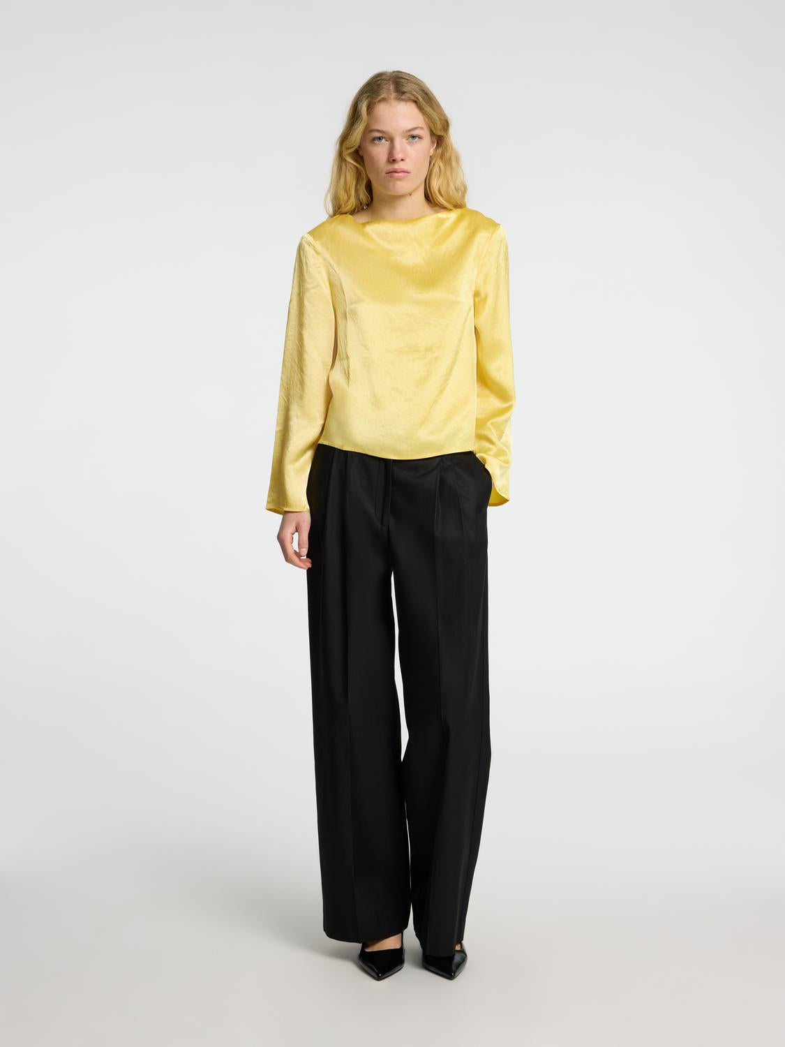 model_shot-front_full